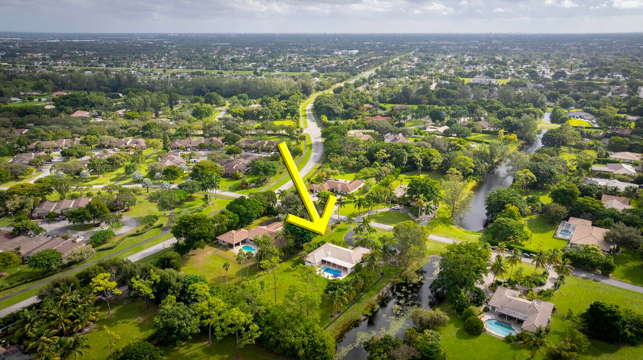 合同活跃: $1,325,000 (4 贝兹, 2 浴室, 2807 平方英尺)