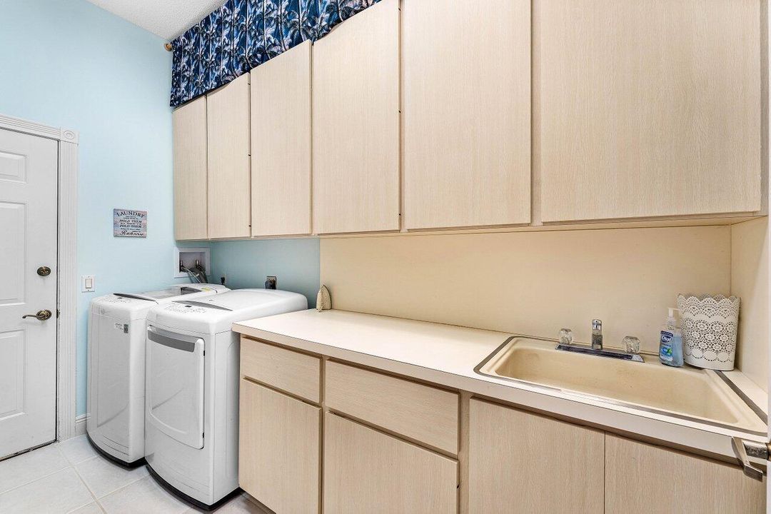 待售: $796,999 (3 贝兹, 2 浴室, 1975 平方英尺)