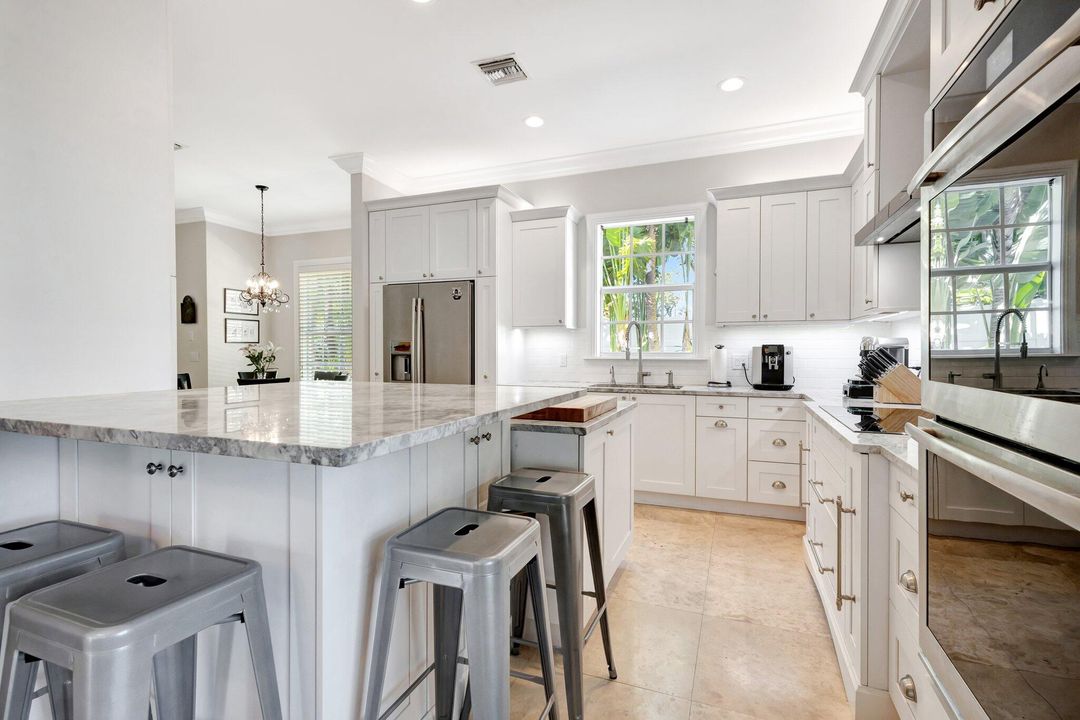 待售: $2,195,000 (4 贝兹, 3 浴室, 2585 平方英尺)