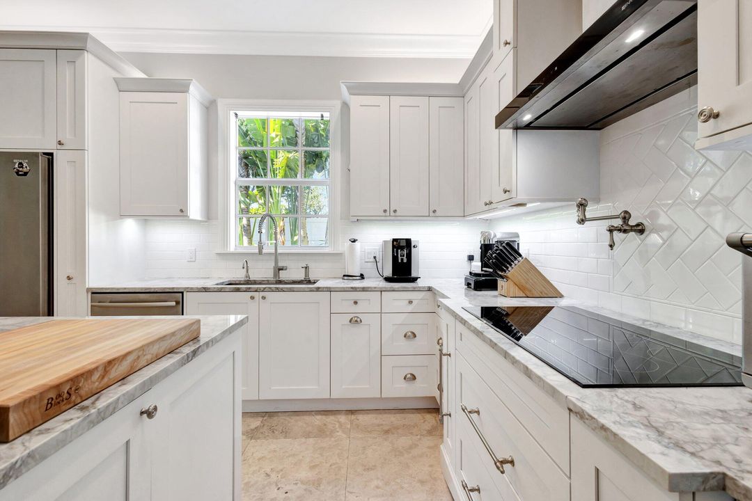 待售: $2,195,000 (4 贝兹, 3 浴室, 2585 平方英尺)