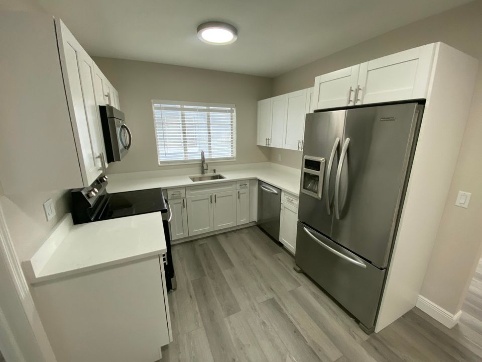 出租: $2,150 (1 贝兹, 1 浴室, 700 平方英尺)