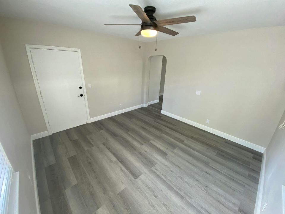 出租: $2,150 (1 贝兹, 1 浴室, 700 平方英尺)