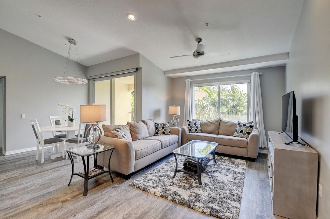 Active With Contract: $2,800 (3 beds, 2 baths, 1233 Square Feet)