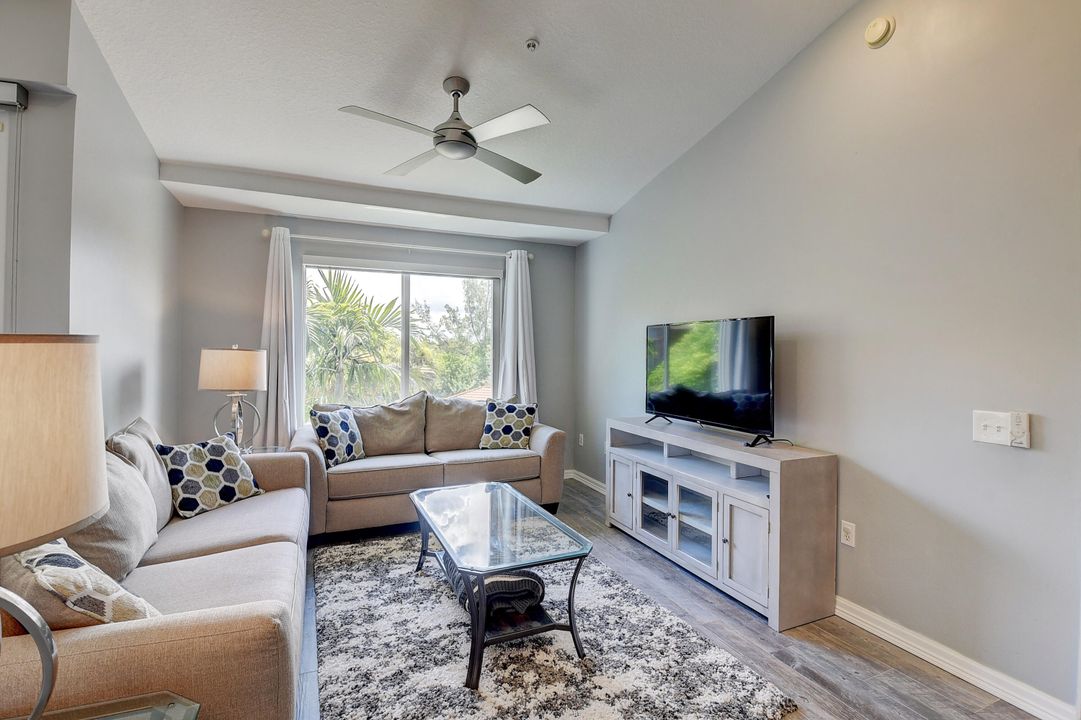 Active With Contract: $2,800 (3 beds, 2 baths, 1233 Square Feet)