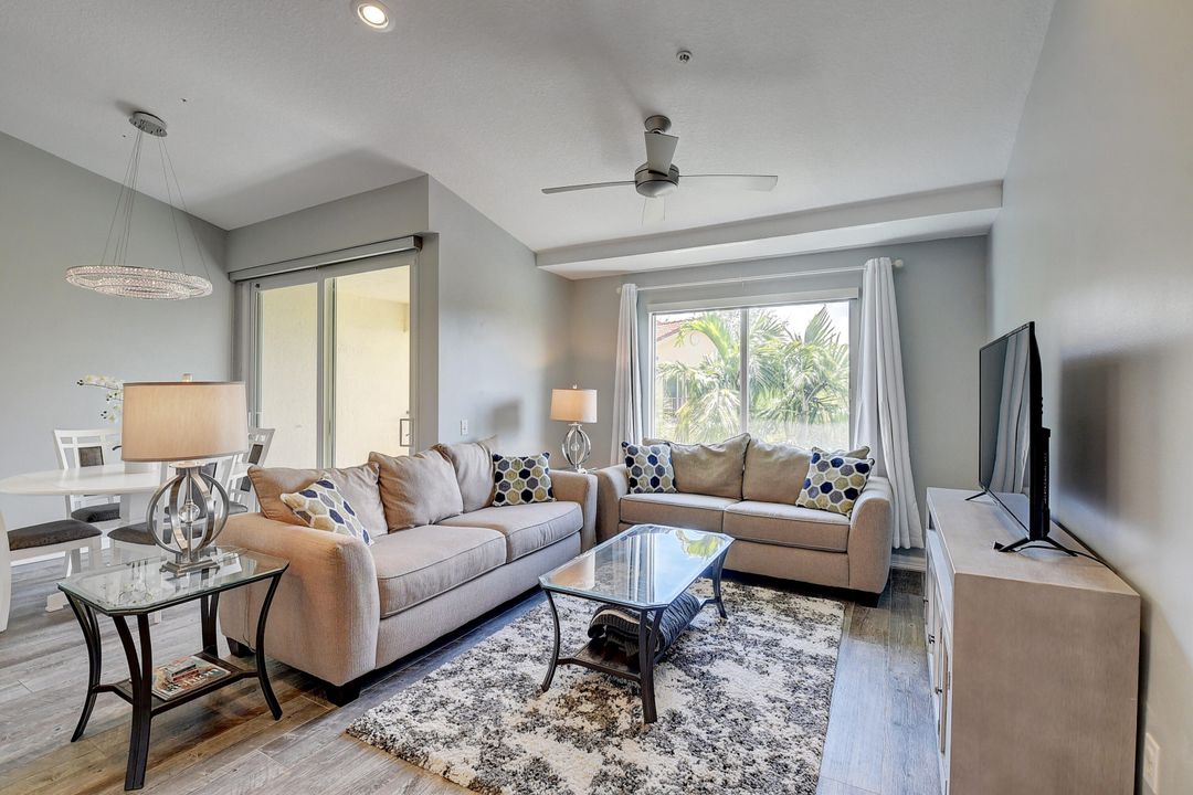 Active With Contract: $2,800 (3 beds, 2 baths, 1233 Square Feet)