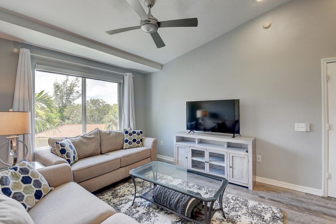 Active With Contract: $2,800 (3 beds, 2 baths, 1233 Square Feet)