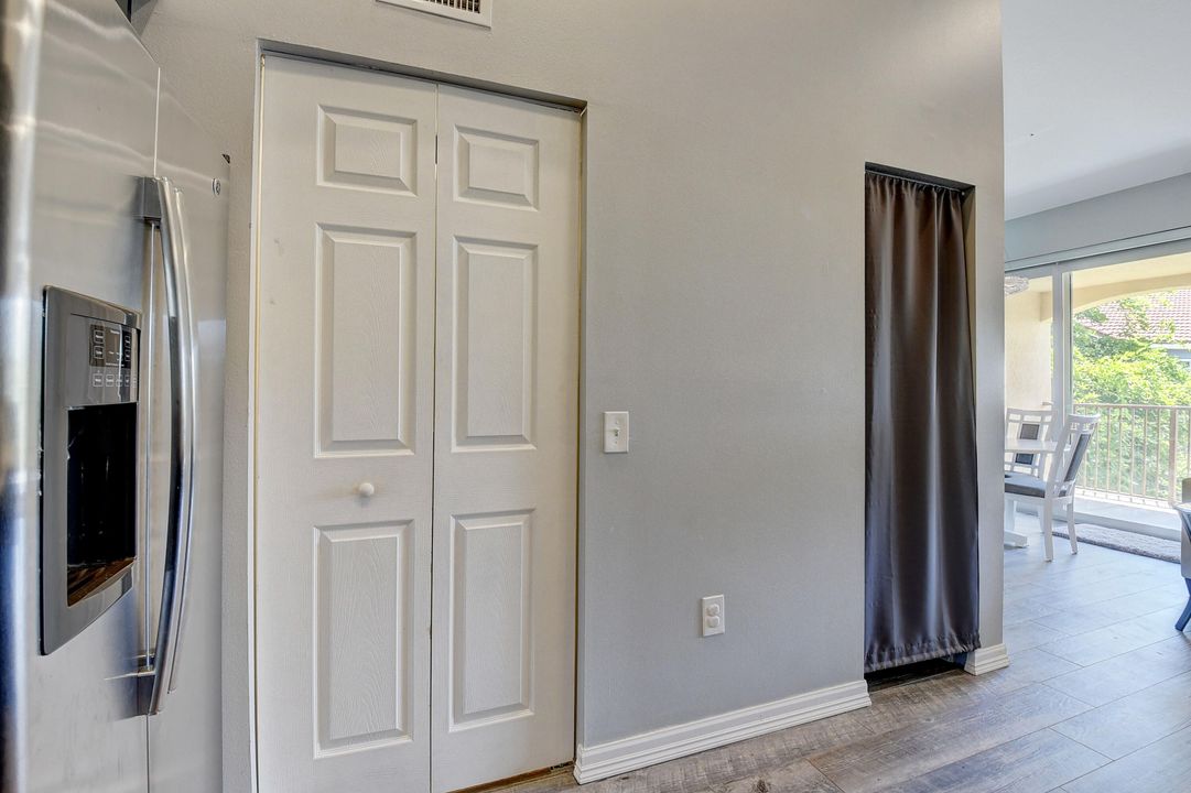 Active With Contract: $2,800 (3 beds, 2 baths, 1233 Square Feet)