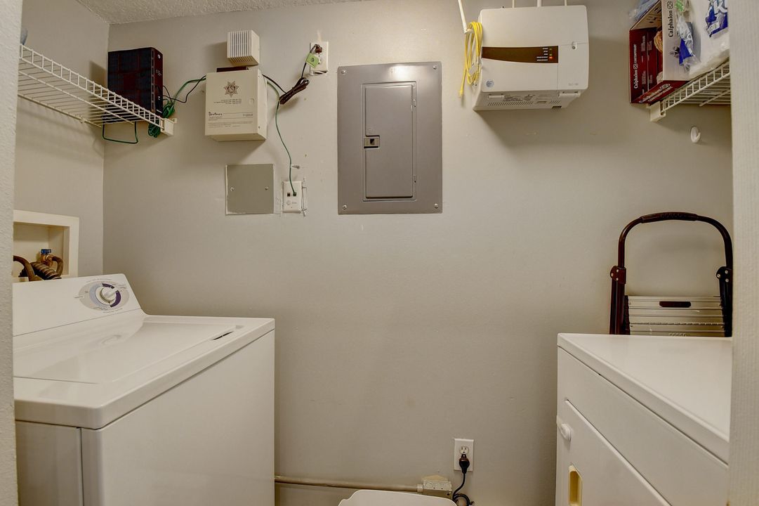 Active With Contract: $2,800 (3 beds, 2 baths, 1233 Square Feet)