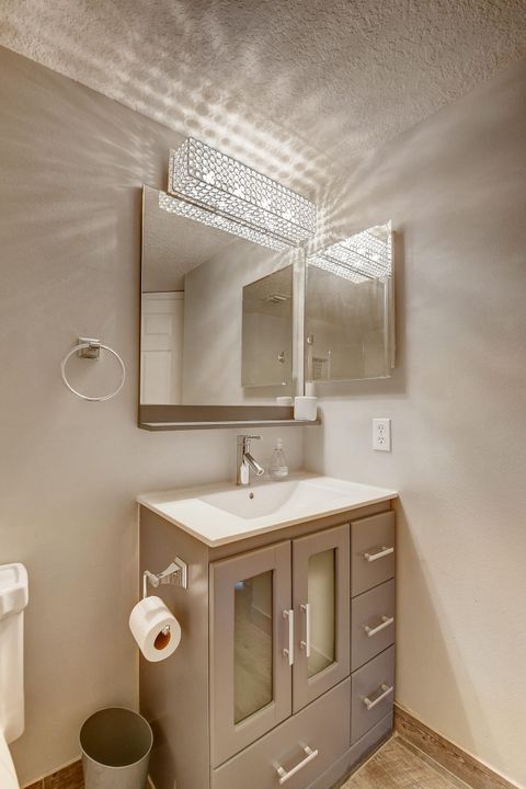 Active With Contract: $2,800 (3 beds, 2 baths, 1233 Square Feet)