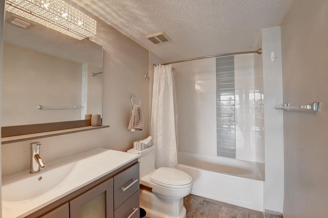 Active With Contract: $2,800 (3 beds, 2 baths, 1233 Square Feet)