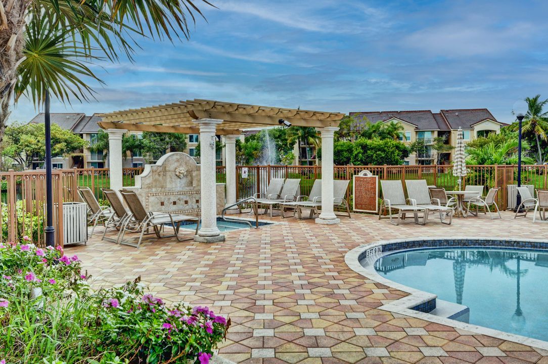 Active With Contract: $2,800 (3 beds, 2 baths, 1233 Square Feet)