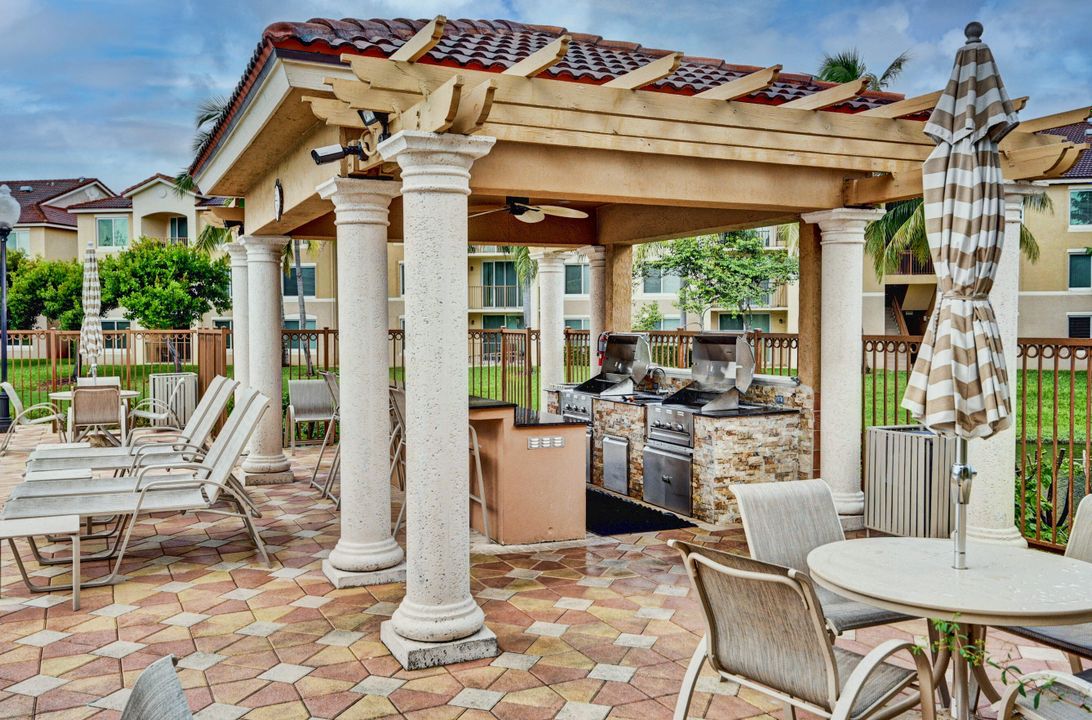 Active With Contract: $2,800 (3 beds, 2 baths, 1233 Square Feet)