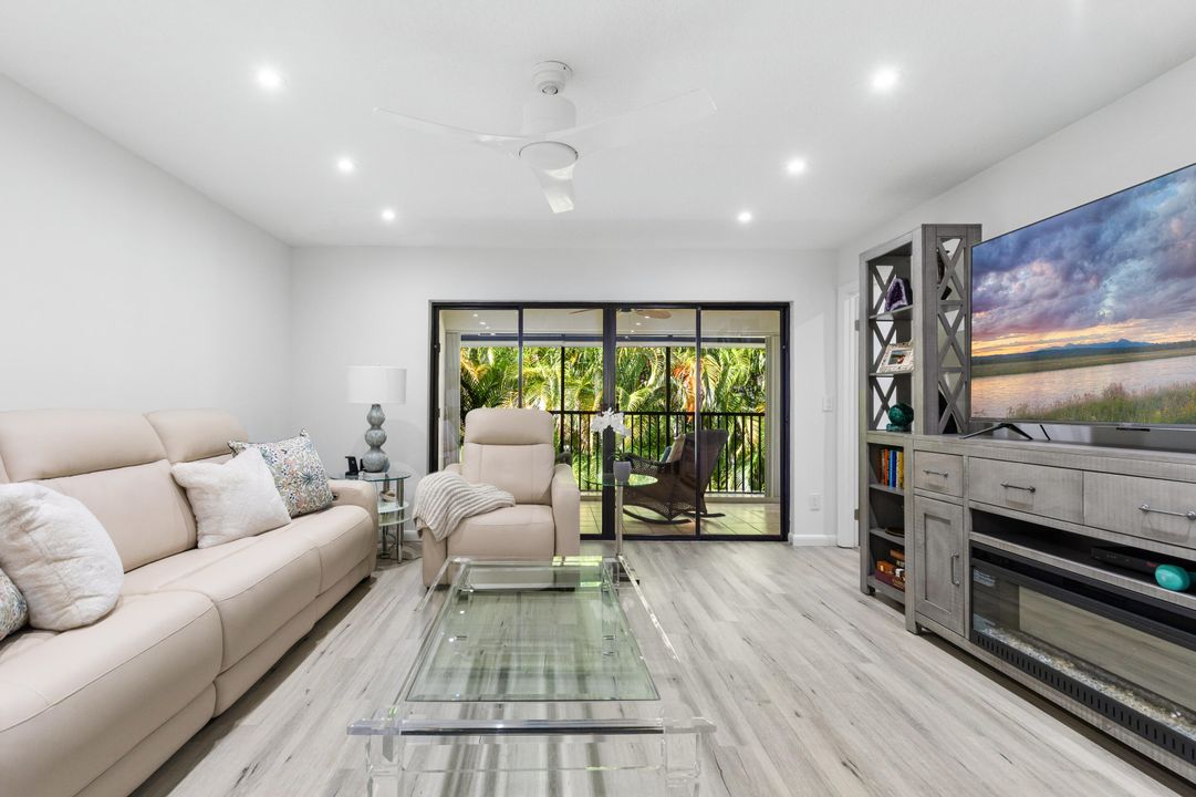 For Sale: $429,000 (2 beds, 2 baths, 1135 Square Feet)