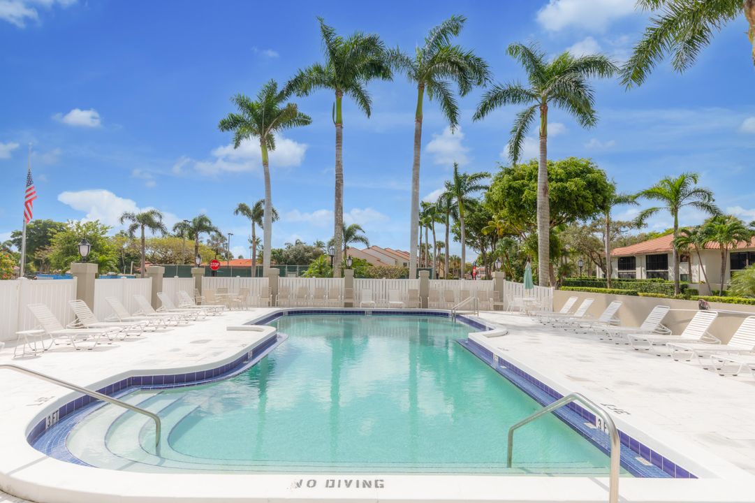 For Sale: $429,000 (2 beds, 2 baths, 1135 Square Feet)