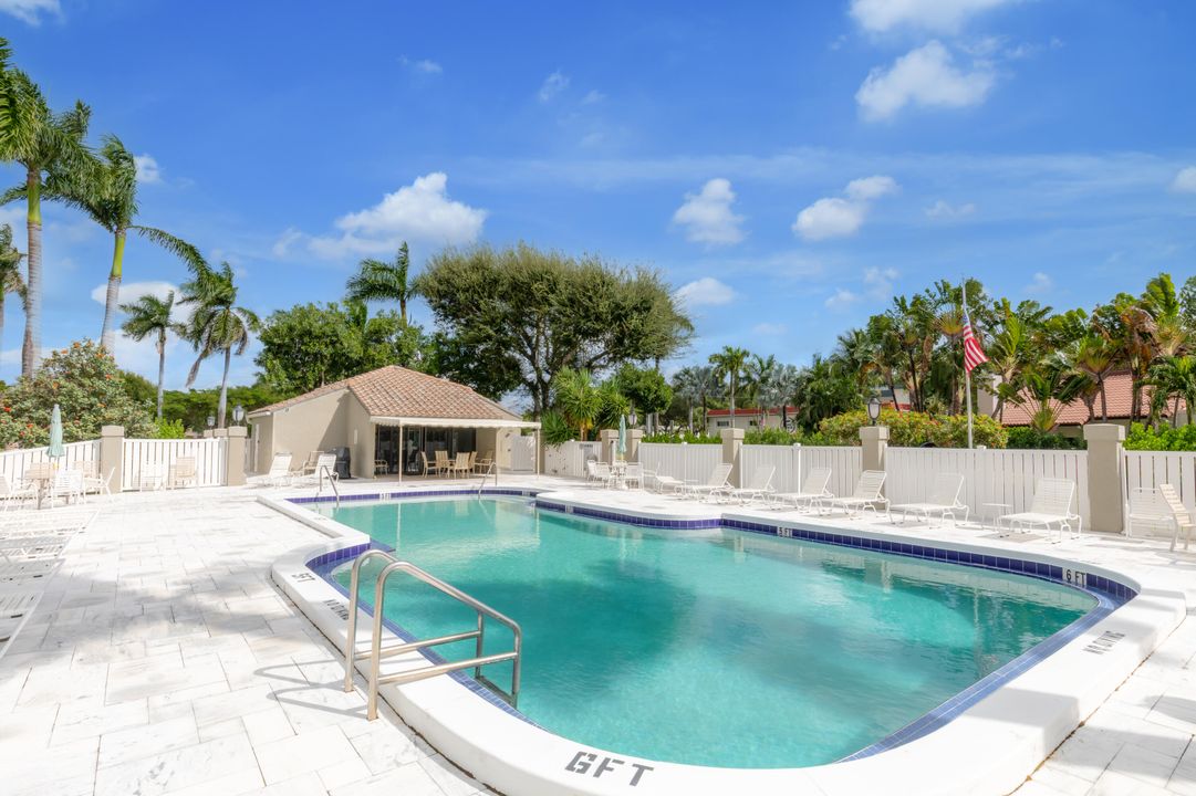 For Sale: $429,000 (2 beds, 2 baths, 1135 Square Feet)