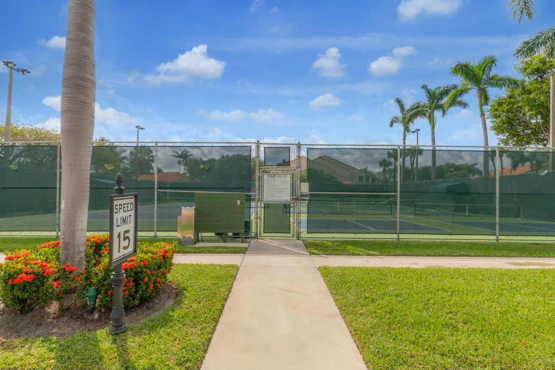 For Sale: $429,000 (2 beds, 2 baths, 1135 Square Feet)