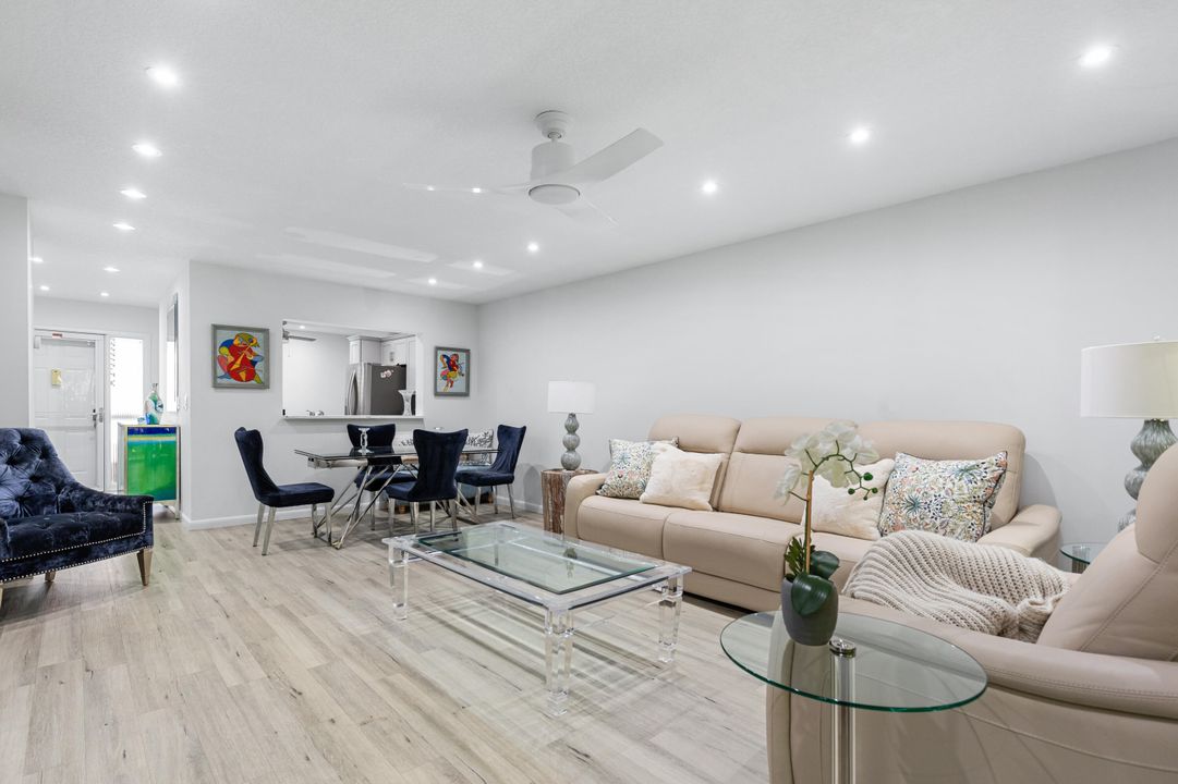 For Sale: $429,000 (2 beds, 2 baths, 1135 Square Feet)