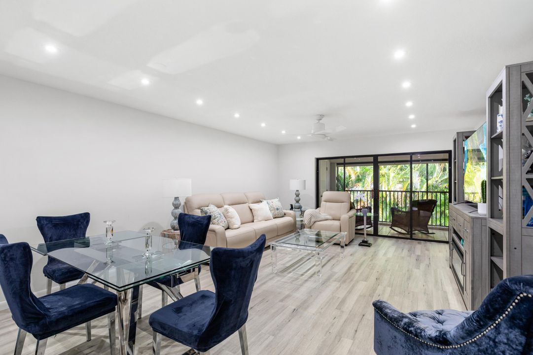 For Sale: $429,000 (2 beds, 2 baths, 1135 Square Feet)