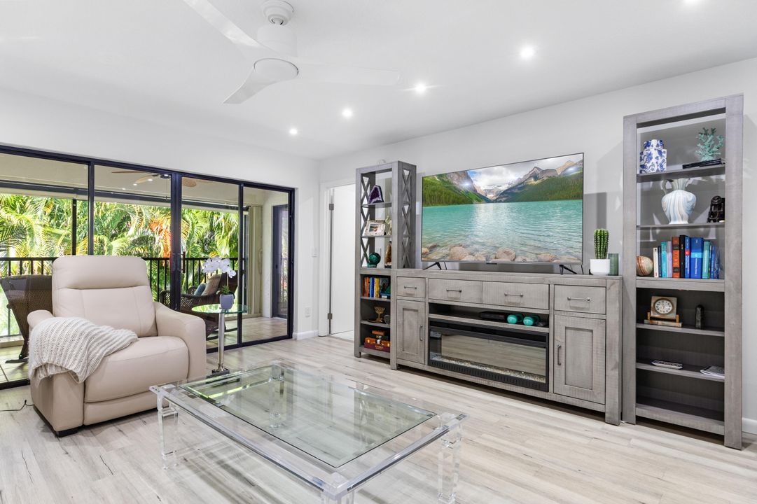 For Sale: $429,000 (2 beds, 2 baths, 1135 Square Feet)