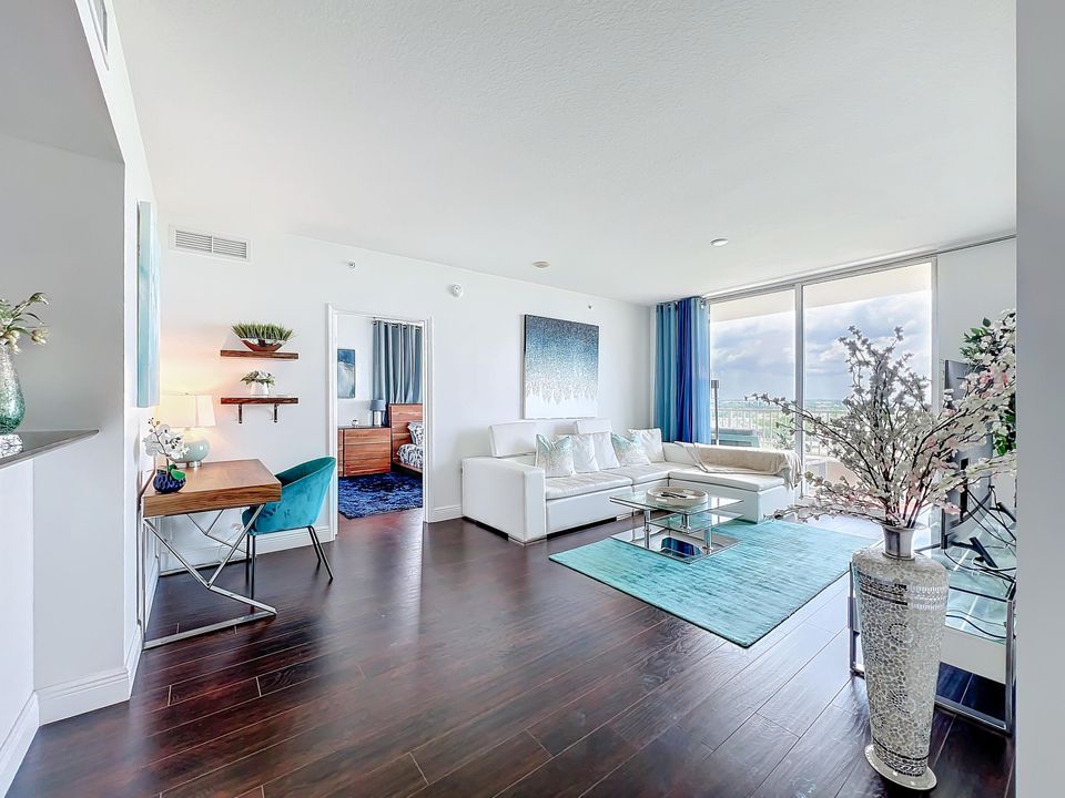 В аренду: $3,500 (3 спален, 2 ванн, 1385 Квадратных фут)