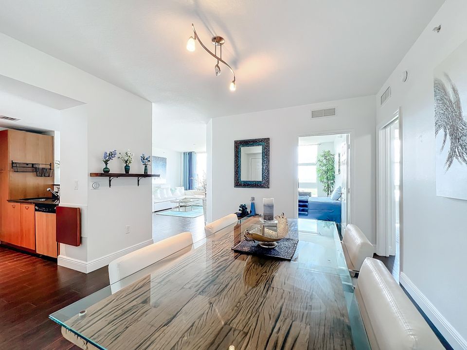 В аренду: $3,500 (3 спален, 2 ванн, 1385 Квадратных фут)