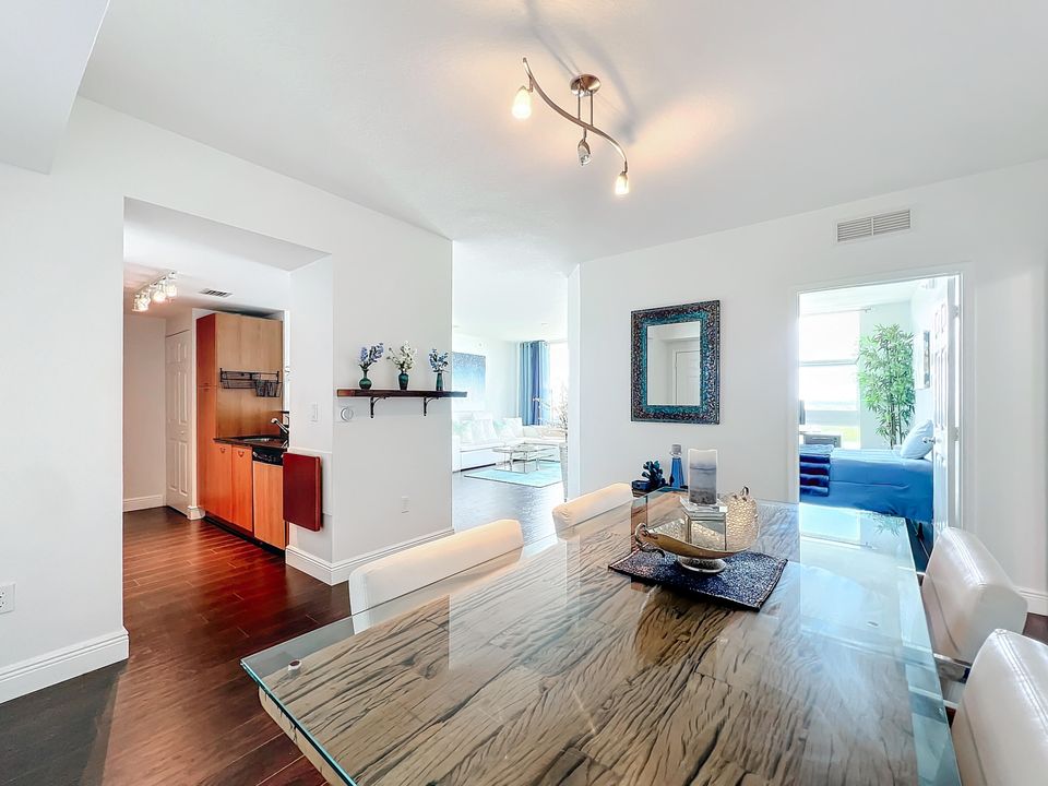 В аренду: $3,500 (3 спален, 2 ванн, 1385 Квадратных фут)