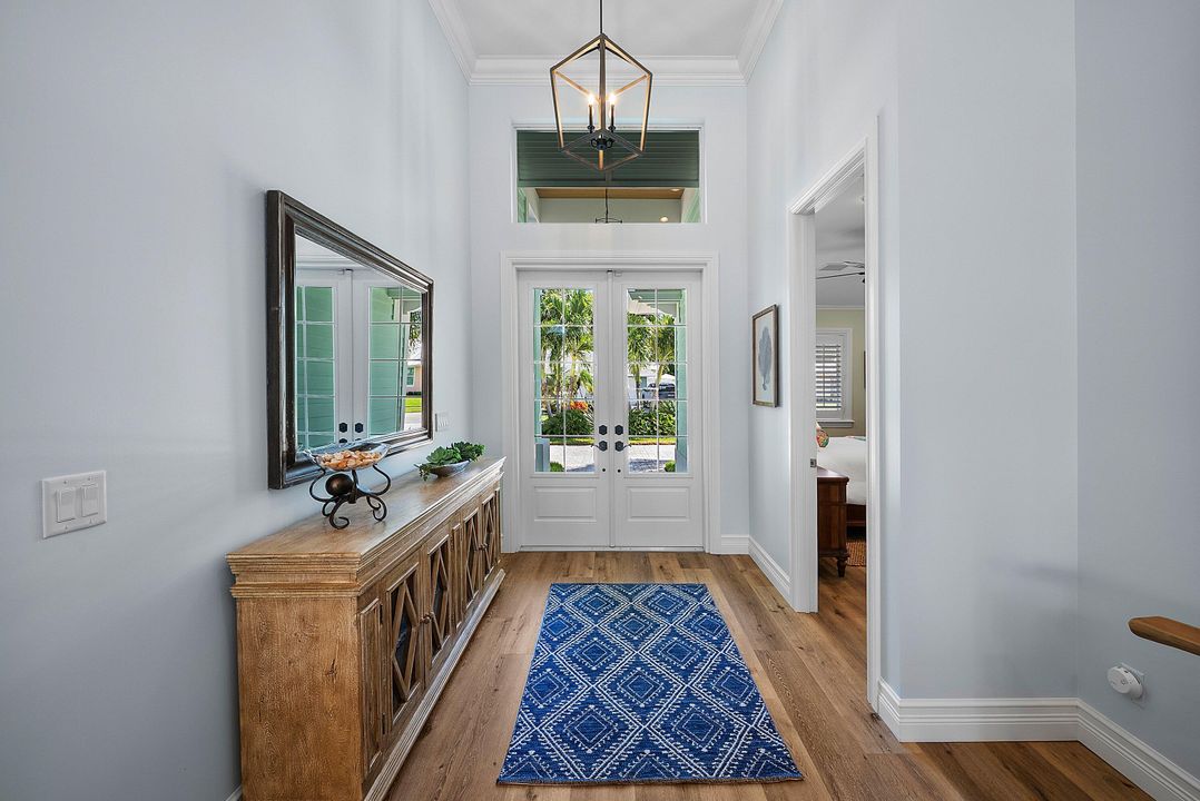 合同活跃: $4,500,000 (4 贝兹, 3 浴室, 2209 平方英尺)