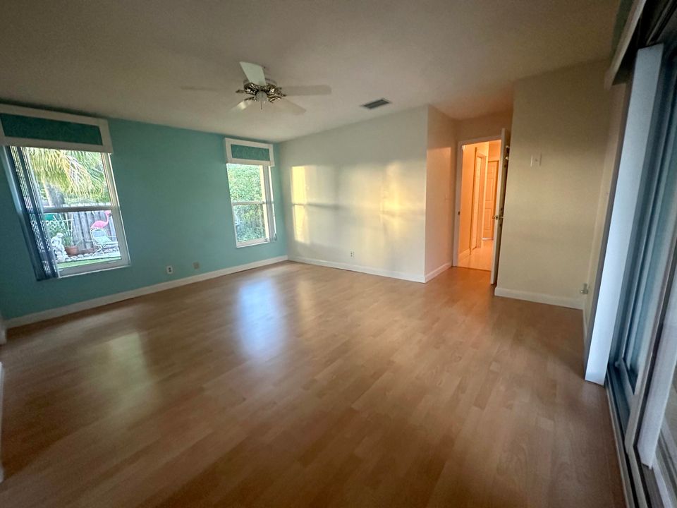 For Sale: $835,000 (4 beds, 2 baths, 1944 Square Feet)