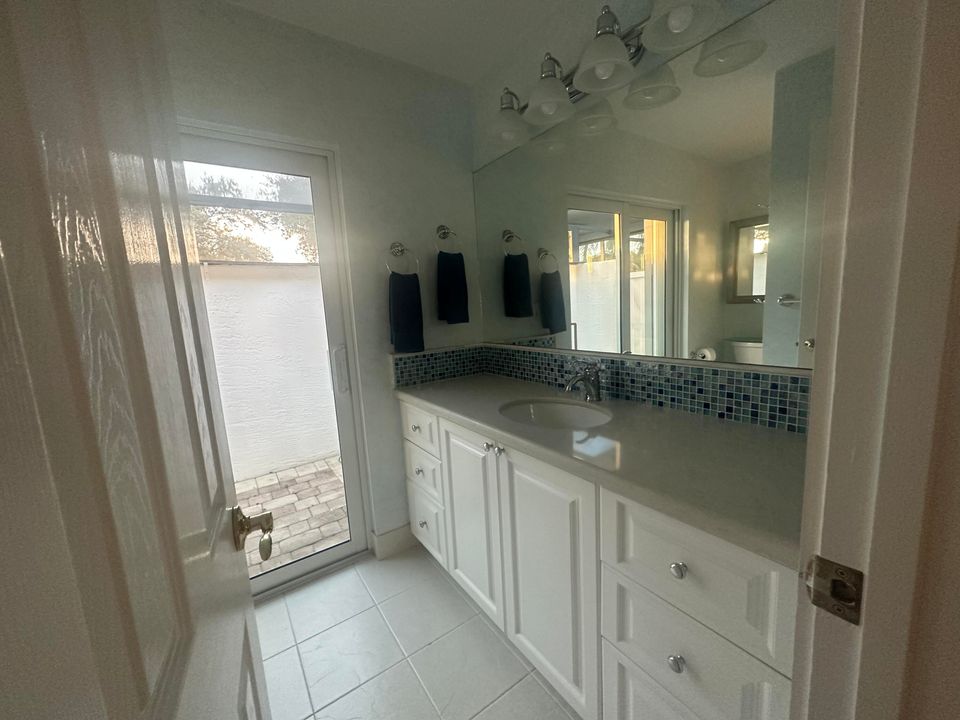 For Sale: $835,000 (4 beds, 2 baths, 1944 Square Feet)