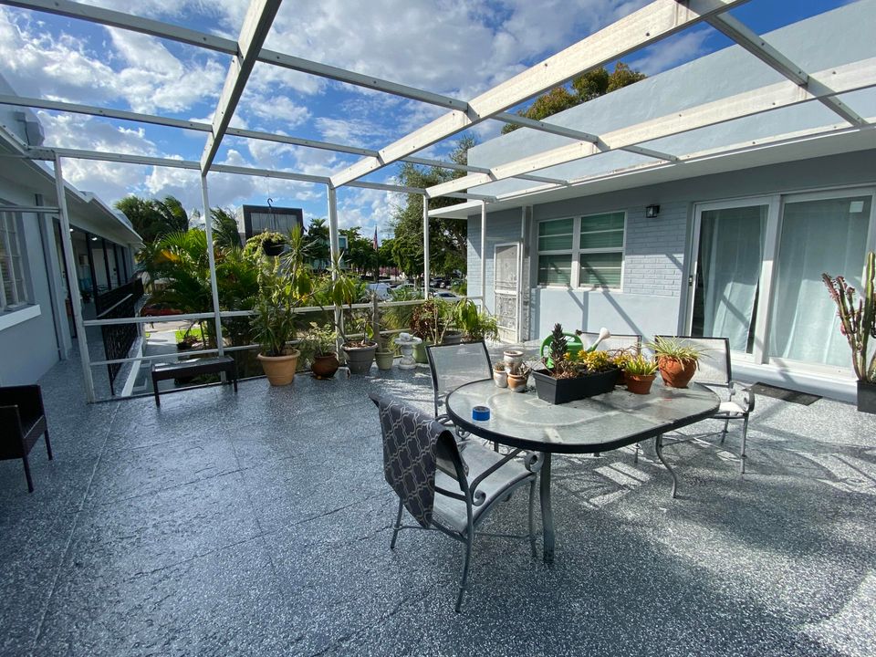 For Rent: $1,800 (1 beds, 1 baths, 450 Square Feet)