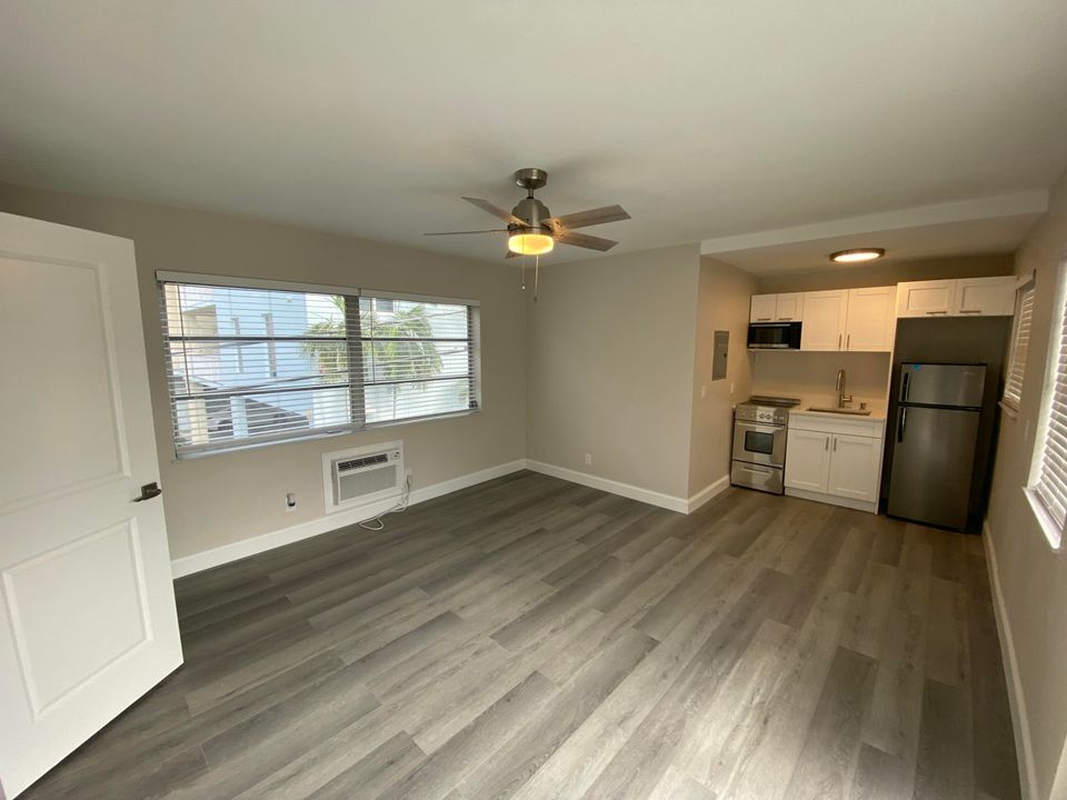 For Rent: $1,800 (1 beds, 1 baths, 450 Square Feet)