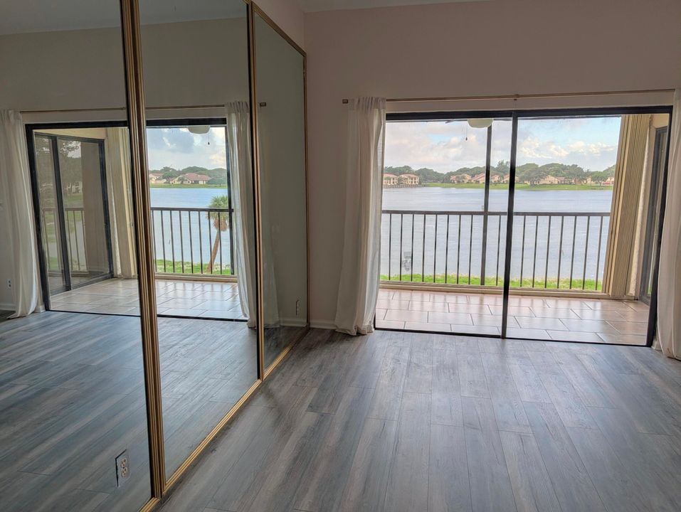 合同活跃: $424,900 (3 贝兹, 2 浴室, 1178 平方英尺)