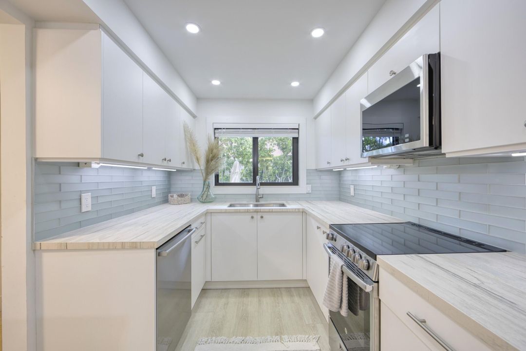 For Sale: $949,999 (2 beds, 2 baths, 1034 Square Feet)