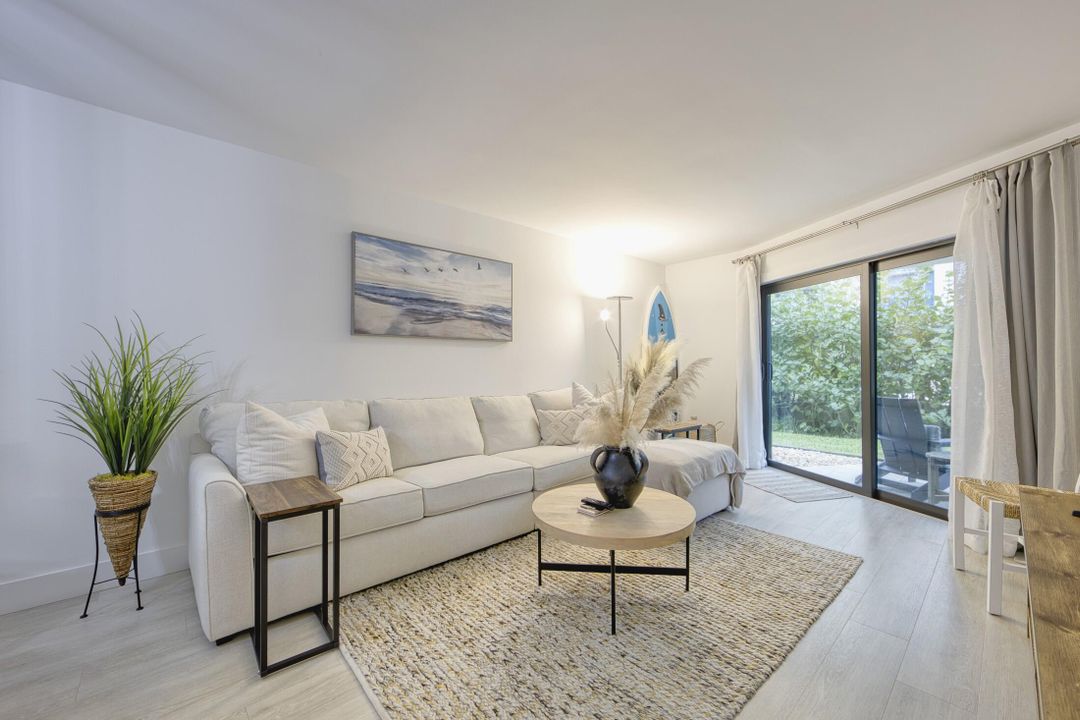 For Sale: $949,999 (2 beds, 2 baths, 1034 Square Feet)