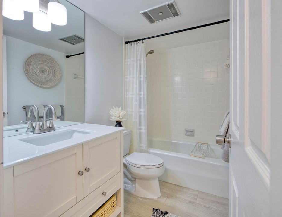 For Sale: $949,999 (2 beds, 2 baths, 1034 Square Feet)