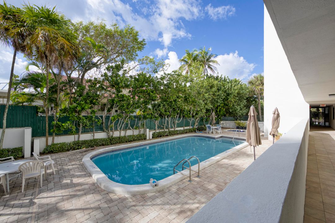 For Sale: $949,999 (2 beds, 2 baths, 1034 Square Feet)