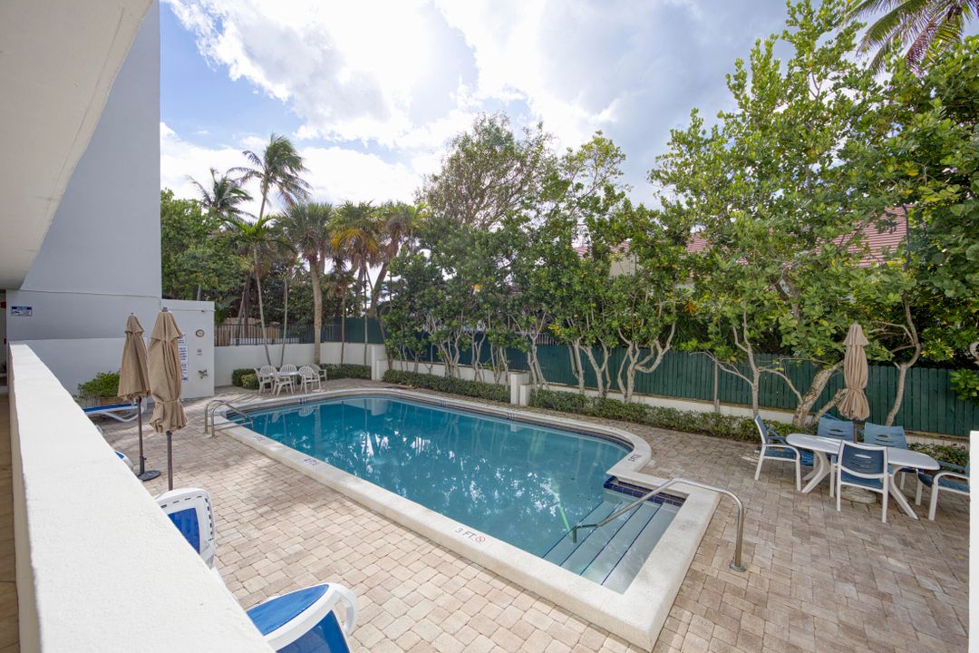 For Sale: $949,999 (2 beds, 2 baths, 1034 Square Feet)