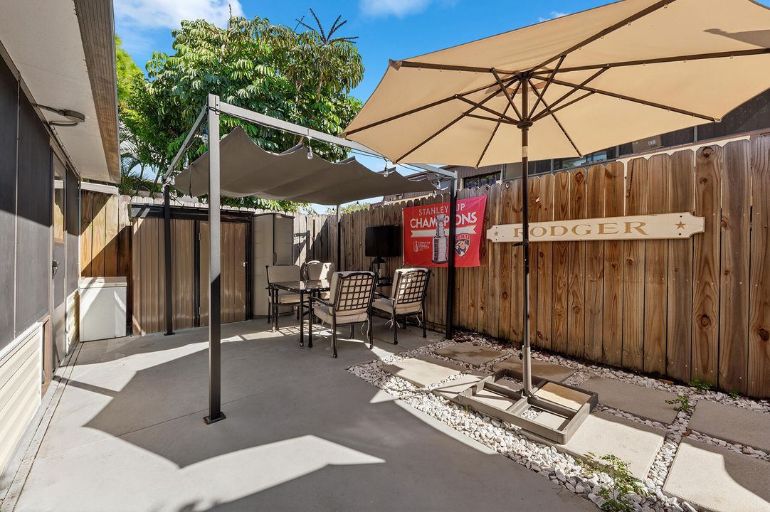 For Sale: $305,000 (2 beds, 1 baths, 1157 Square Feet)