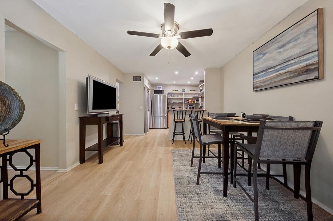 For Sale: $305,000 (2 beds, 1 baths, 1157 Square Feet)