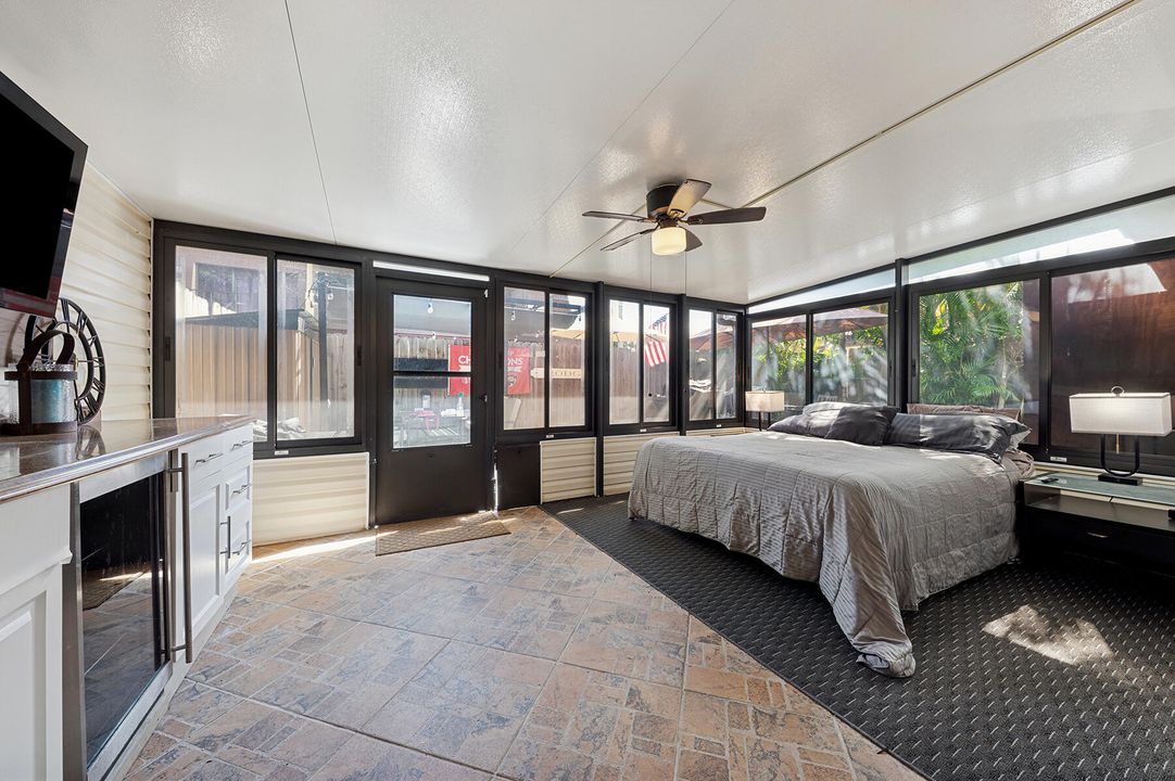 For Sale: $305,000 (2 beds, 1 baths, 1157 Square Feet)