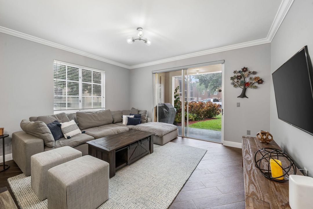 Vendido Recientemente: $529,000 (2 camas, 2 baños, 1401 Pies cuadrados)