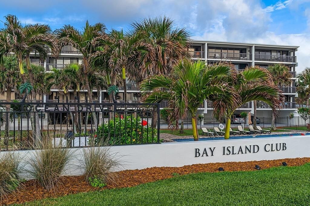 В аренду: $4,300 (2 спален, 2 ванн, 1000 Квадратных фут)