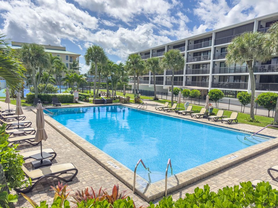 В аренду: $4,300 (2 спален, 2 ванн, 1000 Квадратных фут)