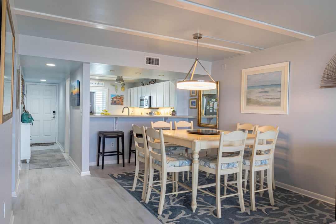 В аренду: $4,300 (2 спален, 2 ванн, 1000 Квадратных фут)