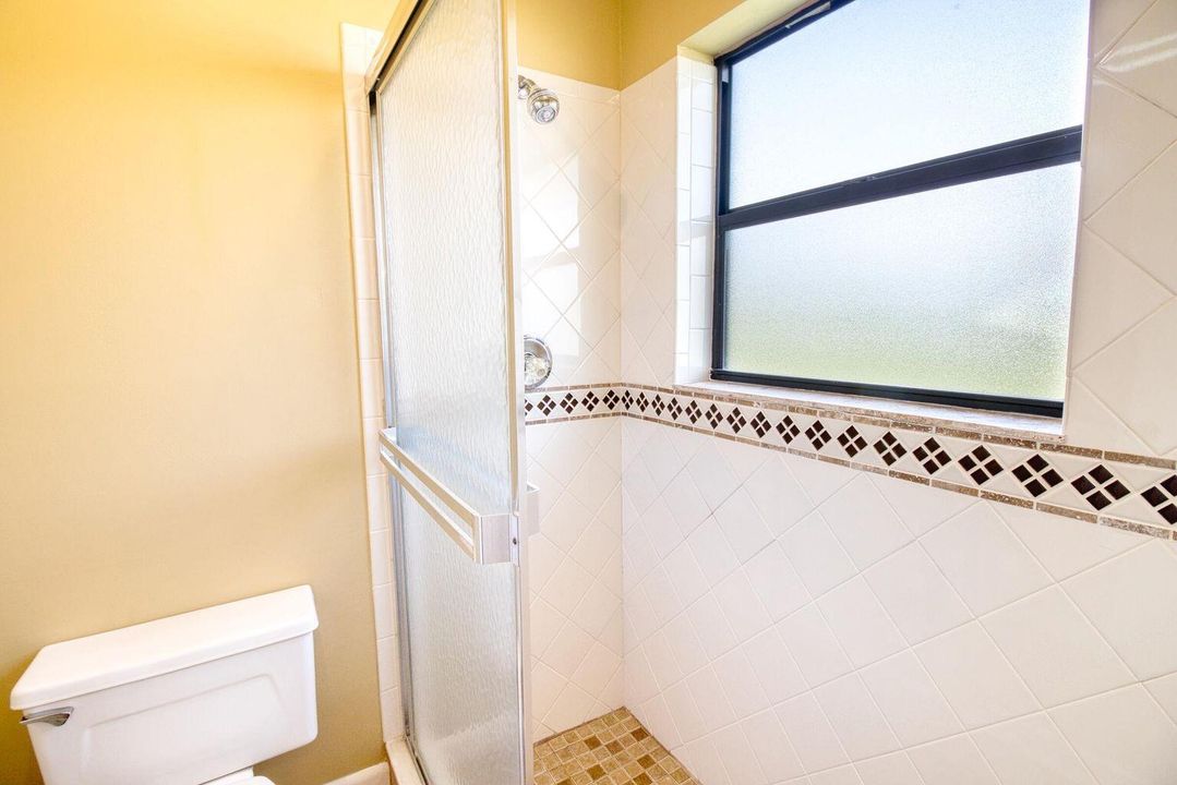 For Rent: $2,500 (3 beds, 2 baths, 1442 Square Feet)