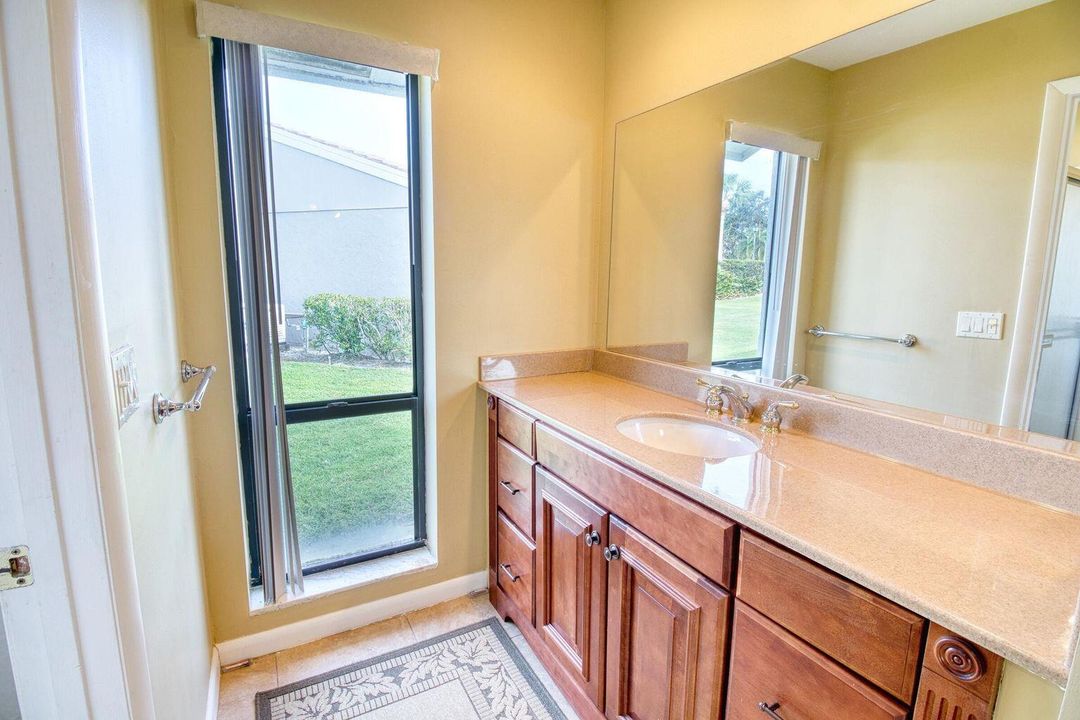 For Rent: $2,500 (3 beds, 2 baths, 1442 Square Feet)