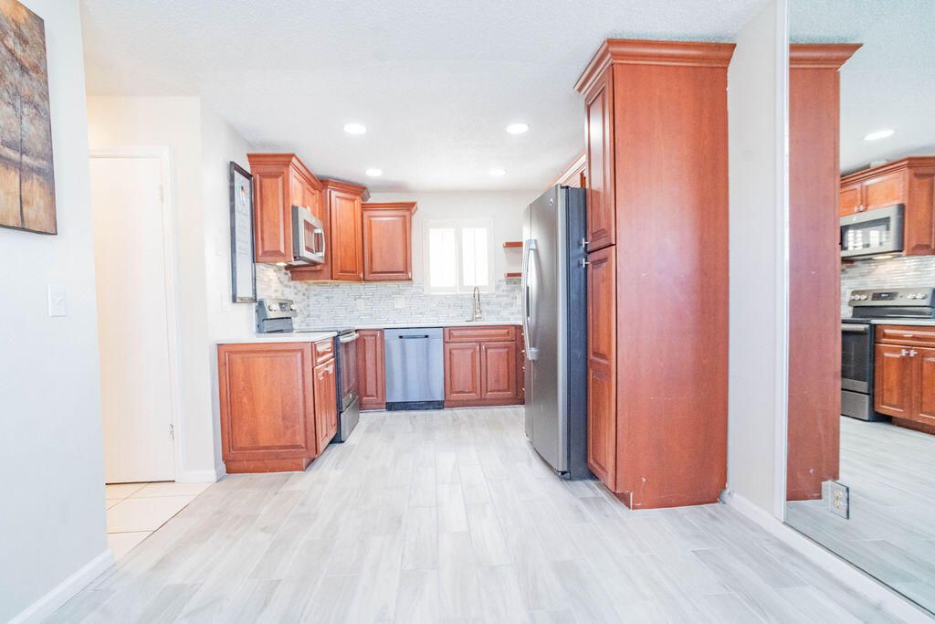 待售: $235,000 (2 贝兹, 2 浴室, 1250 平方英尺)