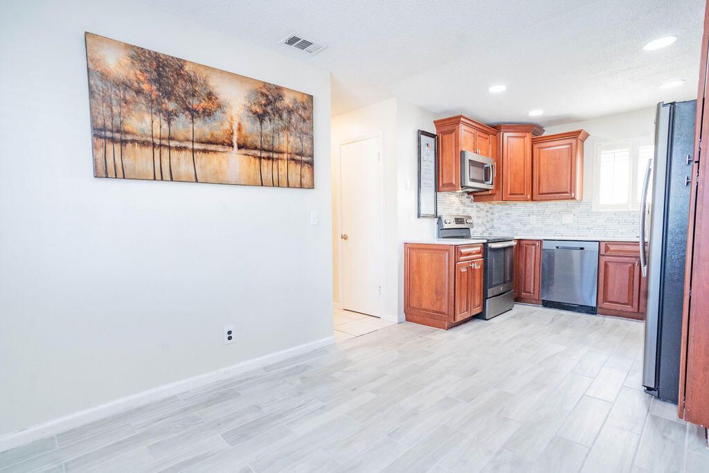 待售: $235,000 (2 贝兹, 2 浴室, 1250 平方英尺)