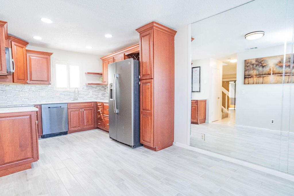 待售: $235,000 (2 贝兹, 2 浴室, 1250 平方英尺)