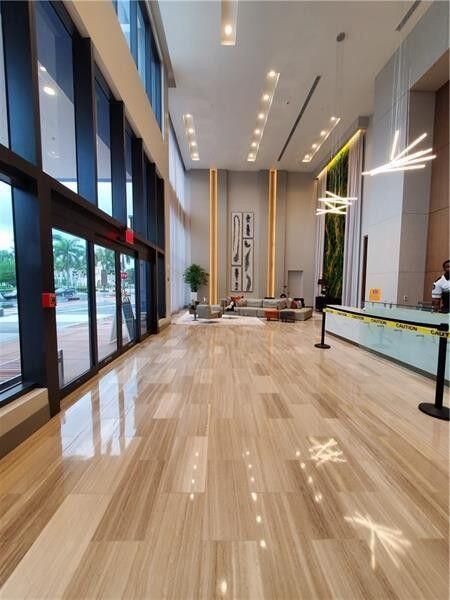 For Rent: $3,500 (1 beds, 1 baths, 777 Square Feet)